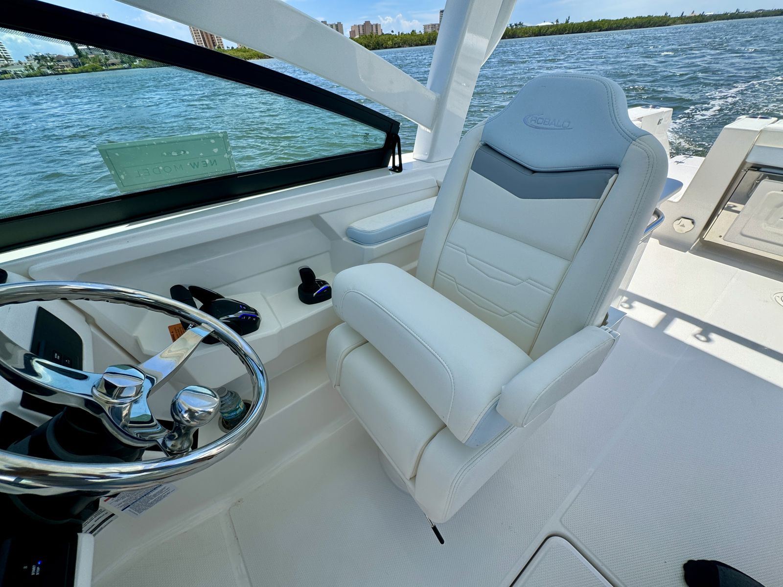 2025 Robalo R257-47
