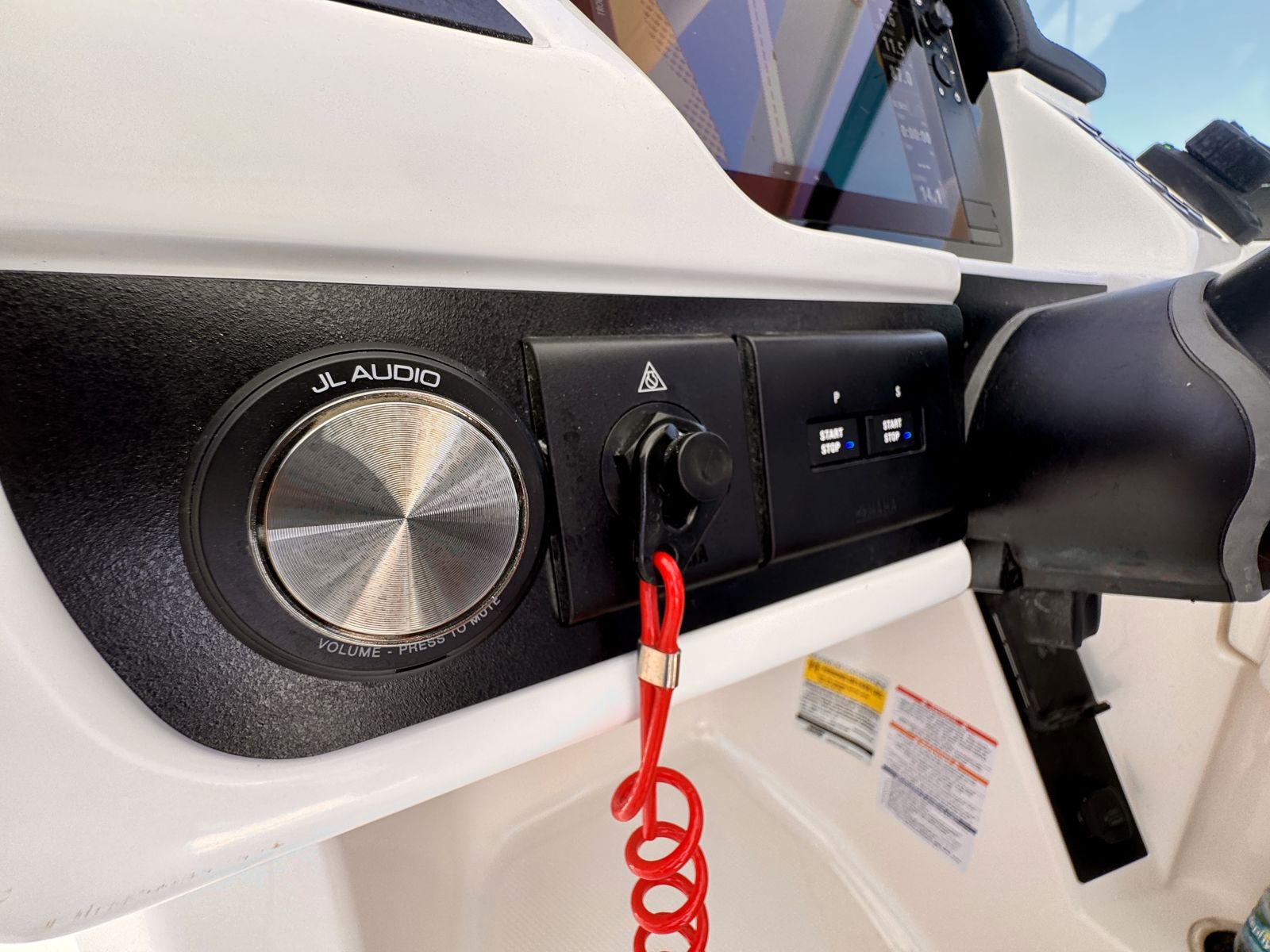 2025 Robalo R257-13