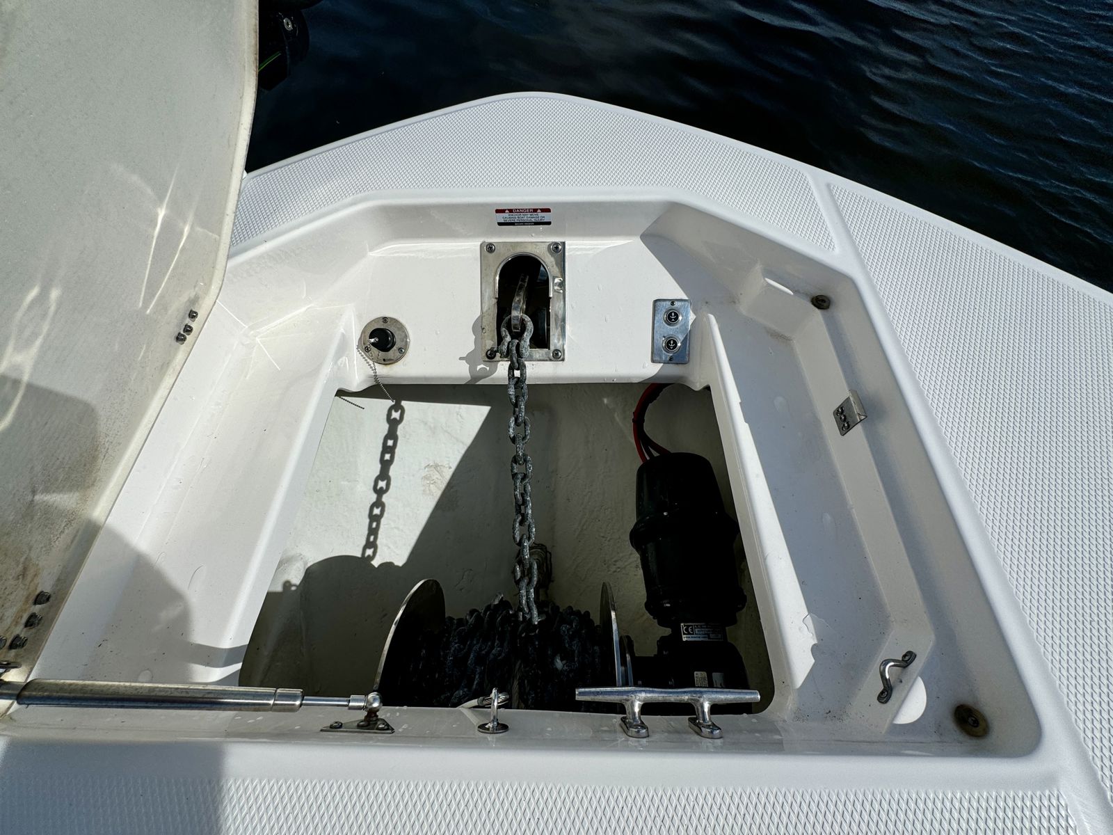 2022 Robalo R360-75