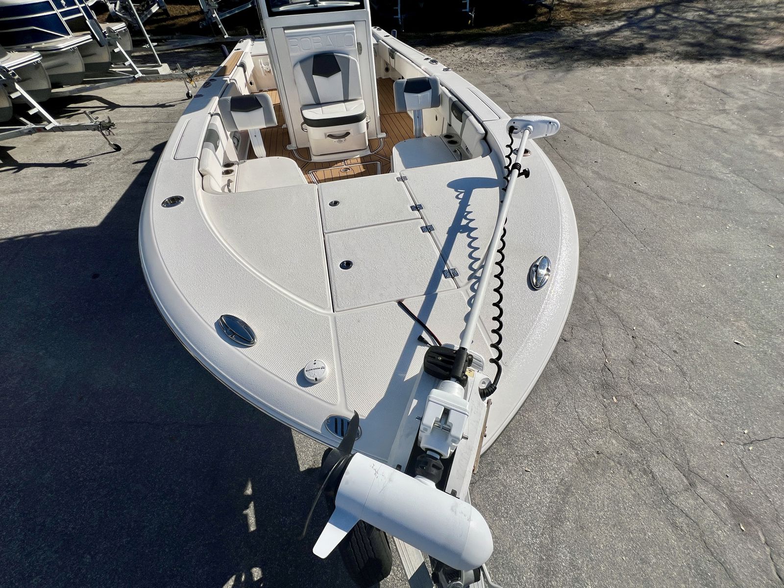 2023 Robalo 266 Cayman-19