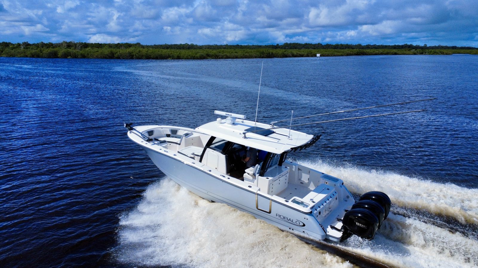 2022 Robalo R360-19
