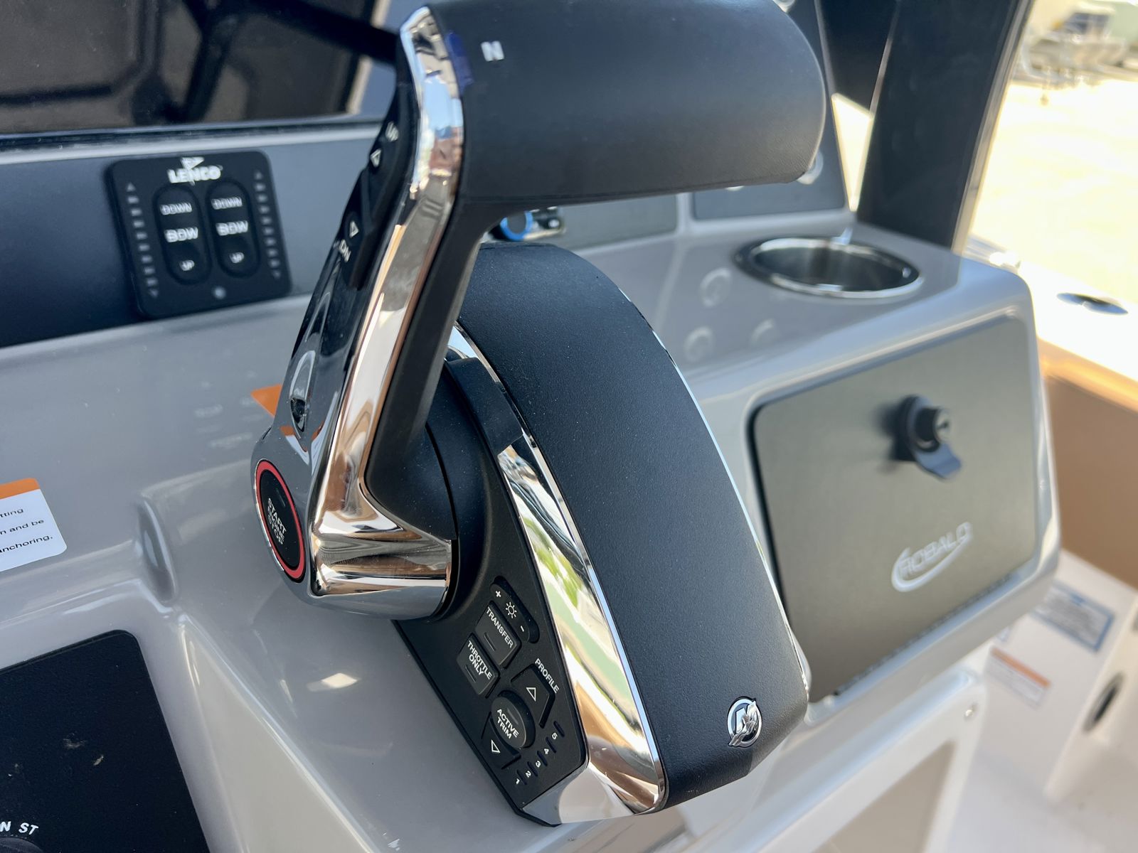 2025 Robalo 266 Cayman-31