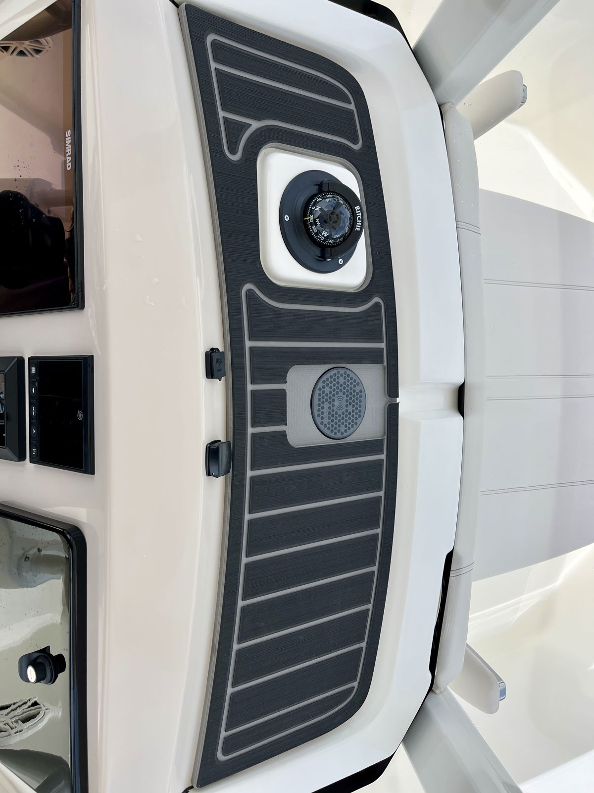 2026 Boston whaler 22DNT-19
