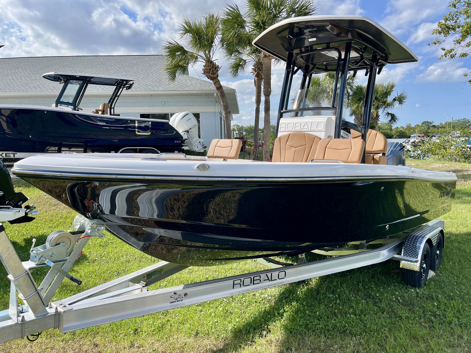 2025 Robalo 226 Cayman0