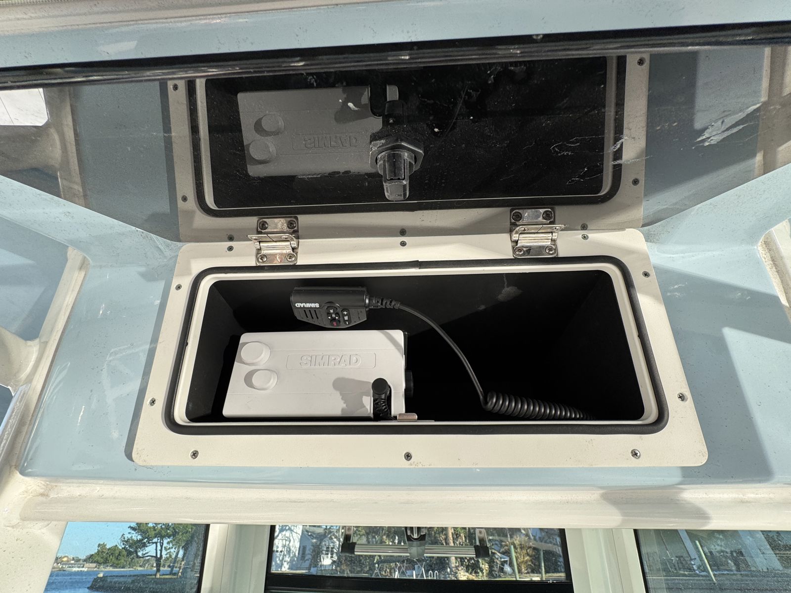 2023 Boston whaler 250 Outrage-11