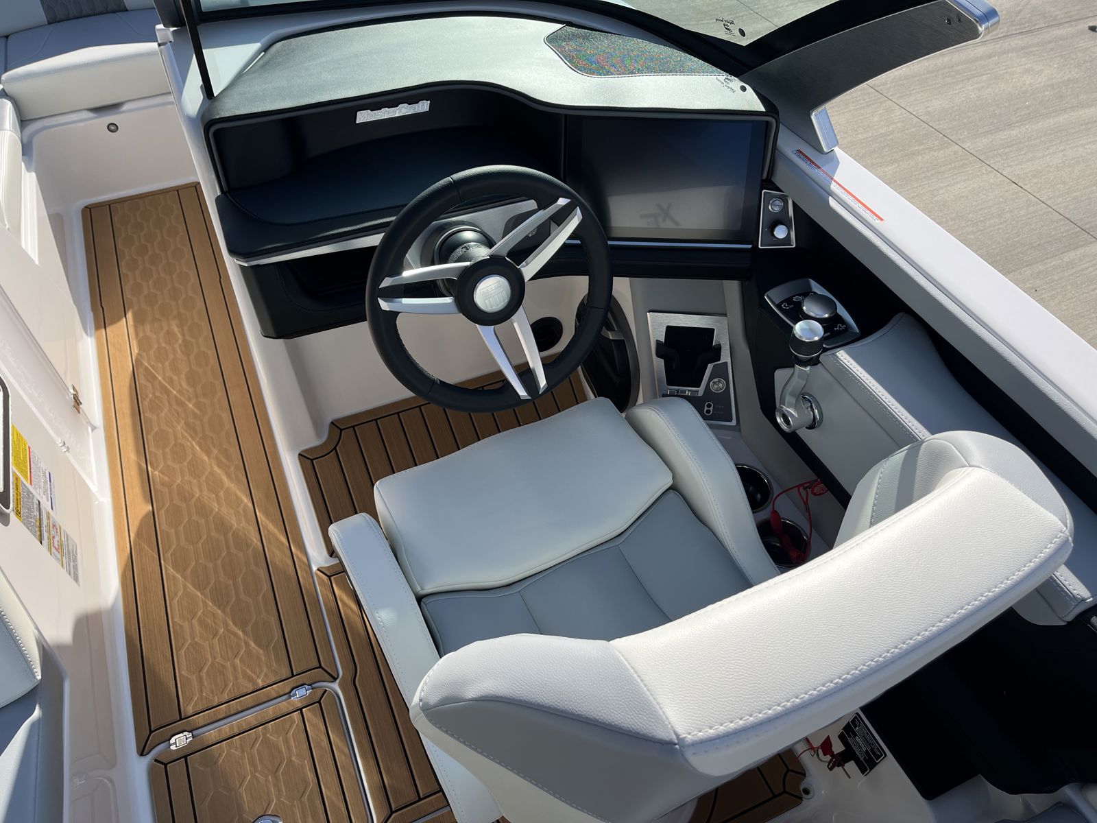 2026 MasterCraft XT22 - Current Watersports