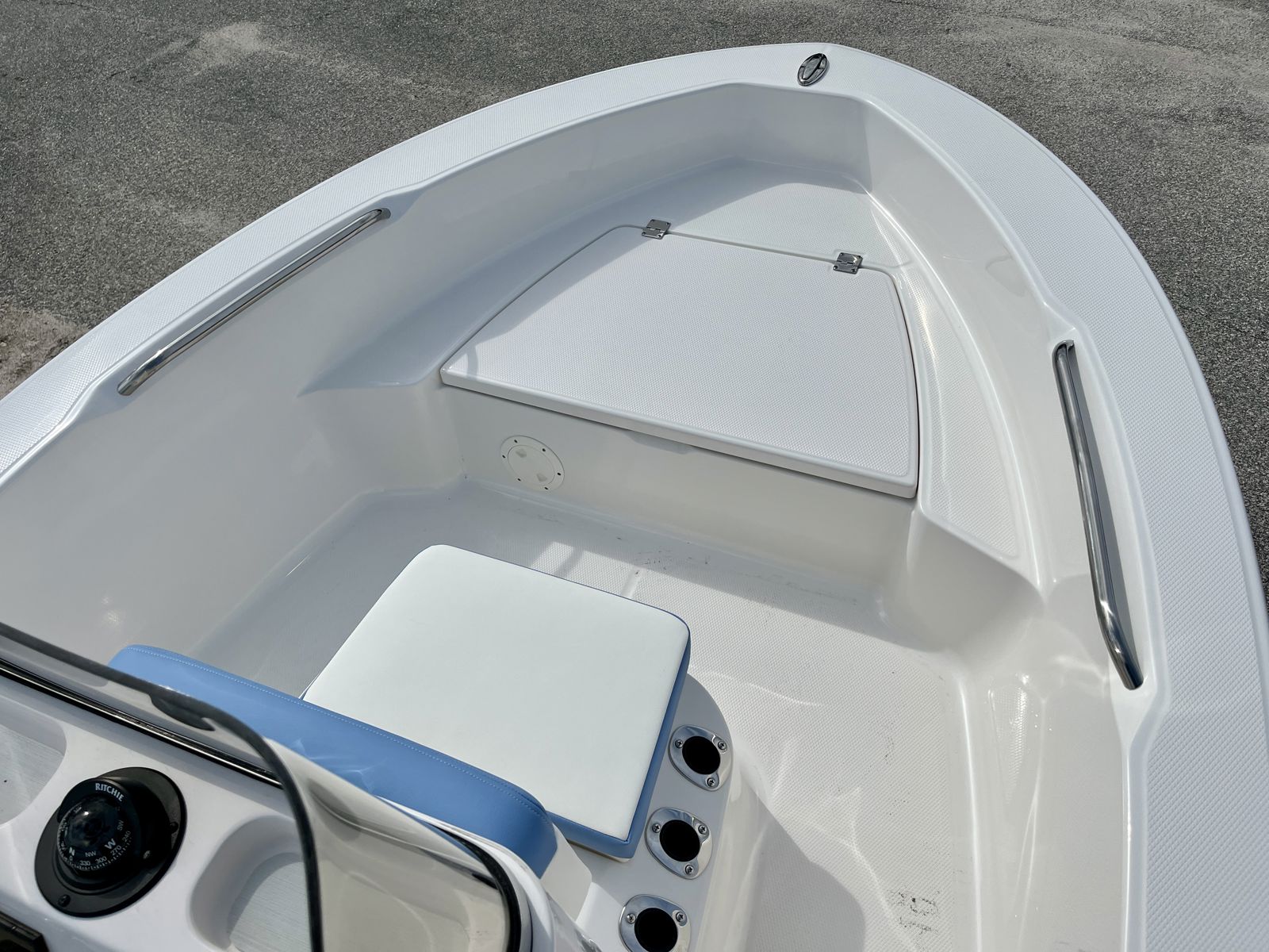 2025 Robalo R160-11
