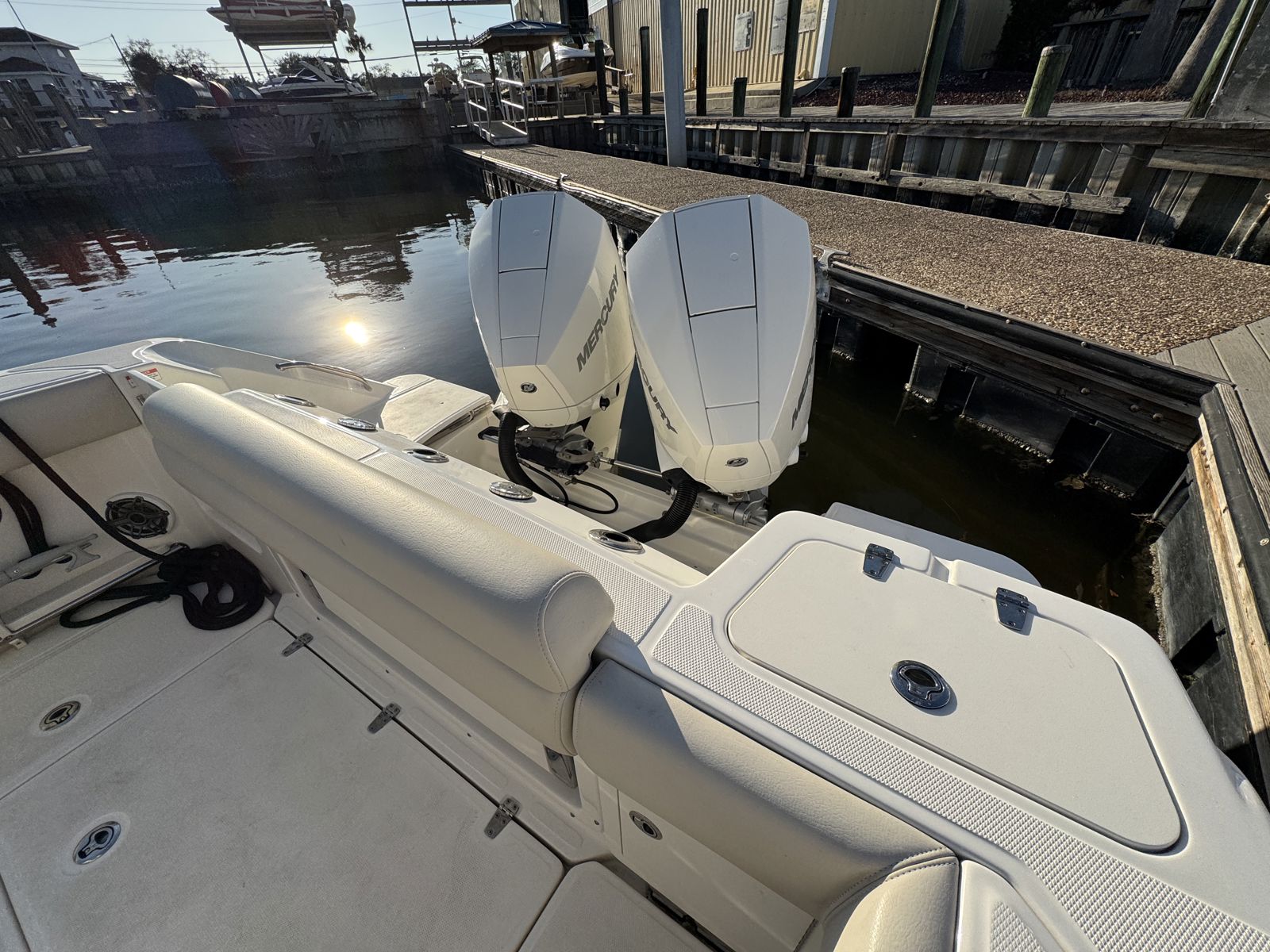 2023 Boston whaler 250 Outrage-22
