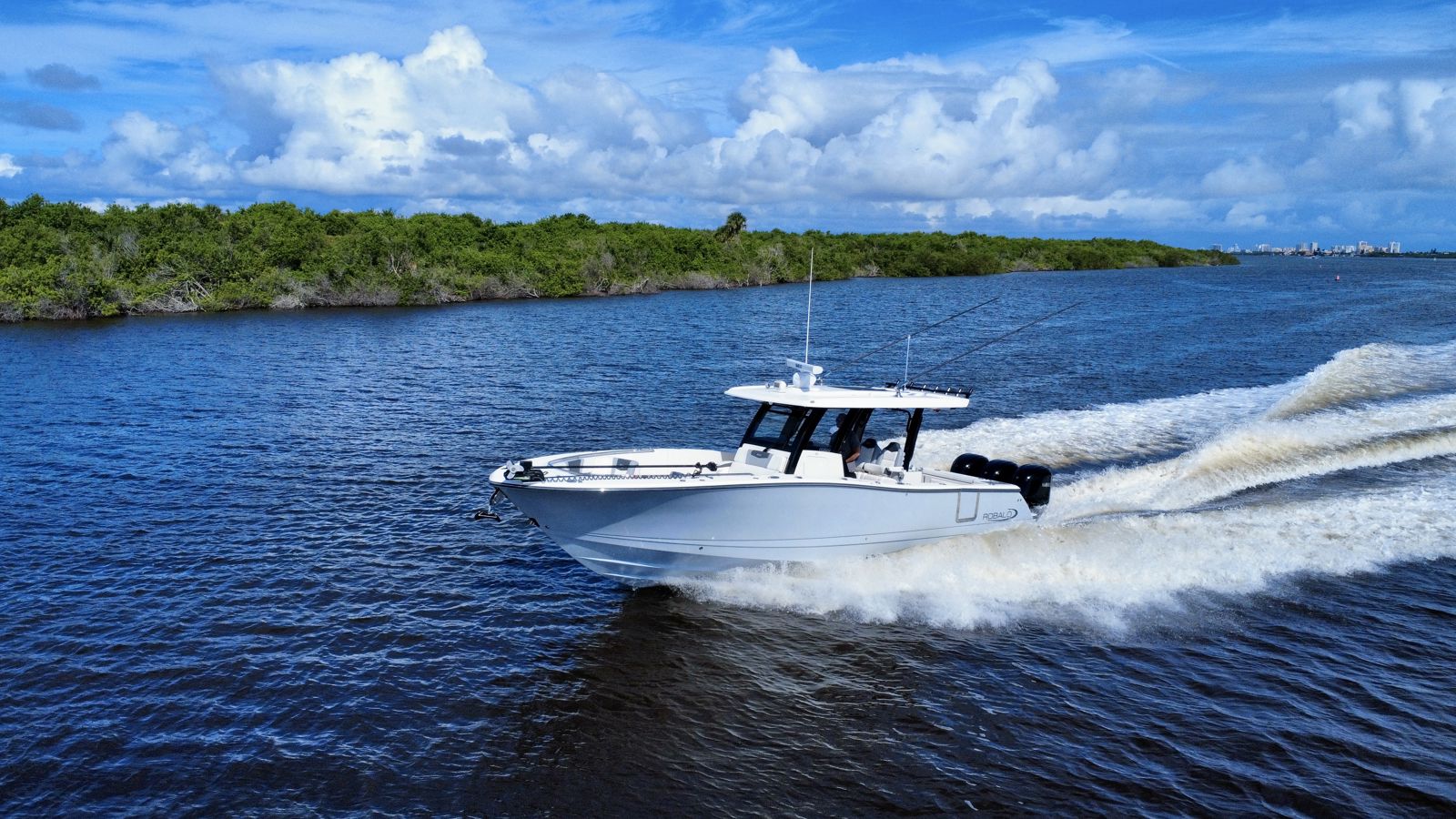 2022 Robalo R360-20