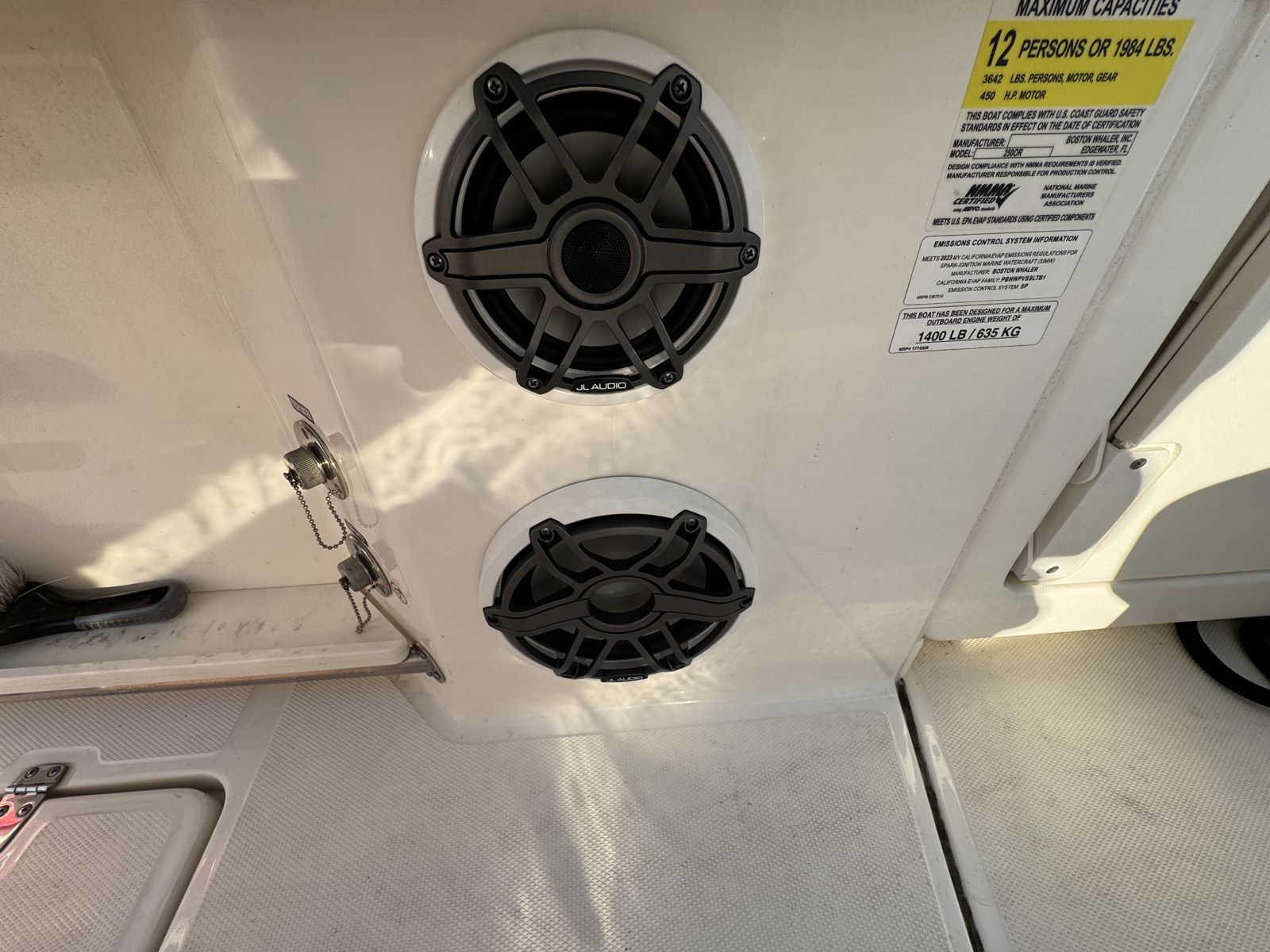 2023 Boston whaler 250 Outrage-10