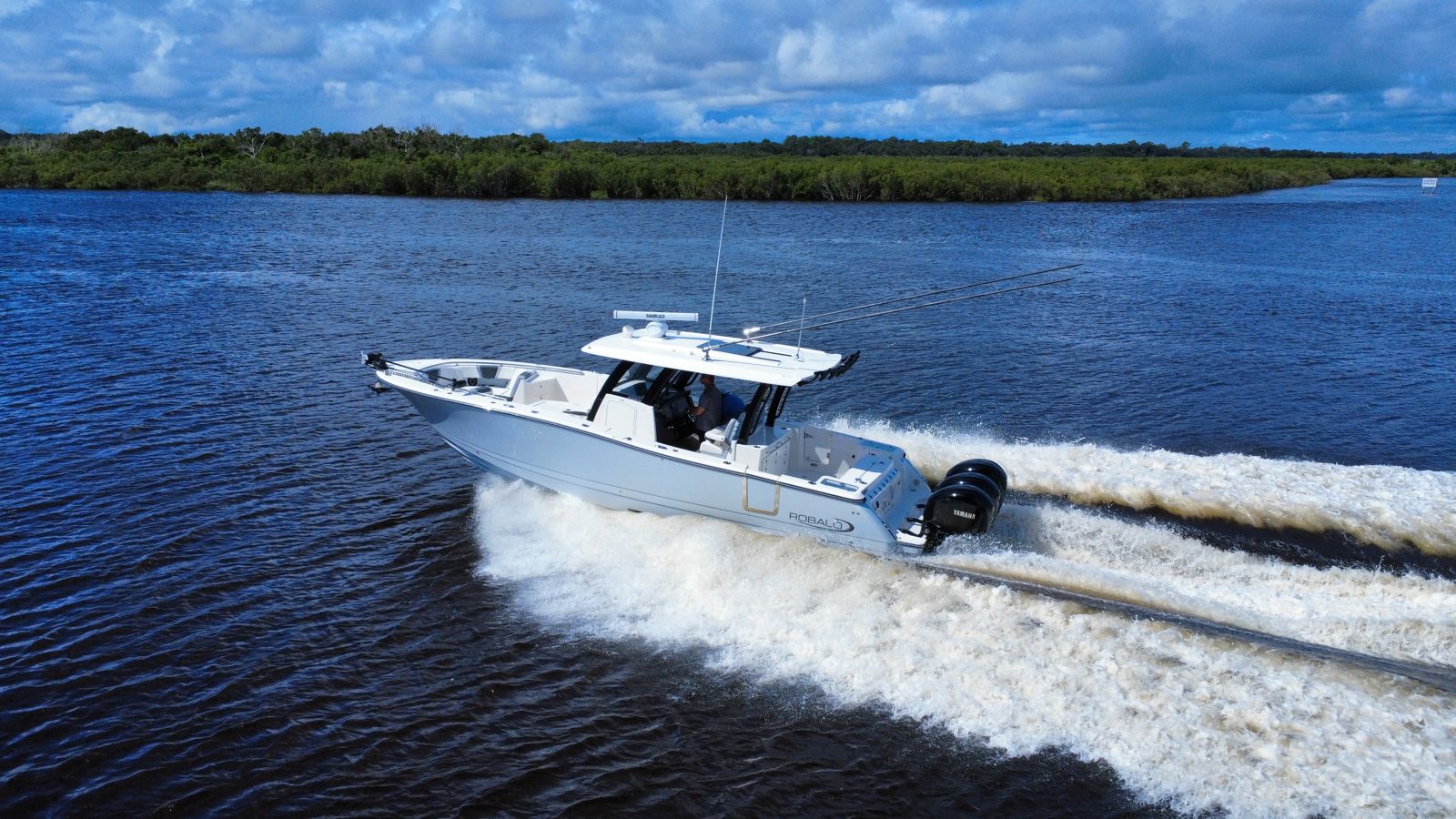 2022 Robalo R360-2