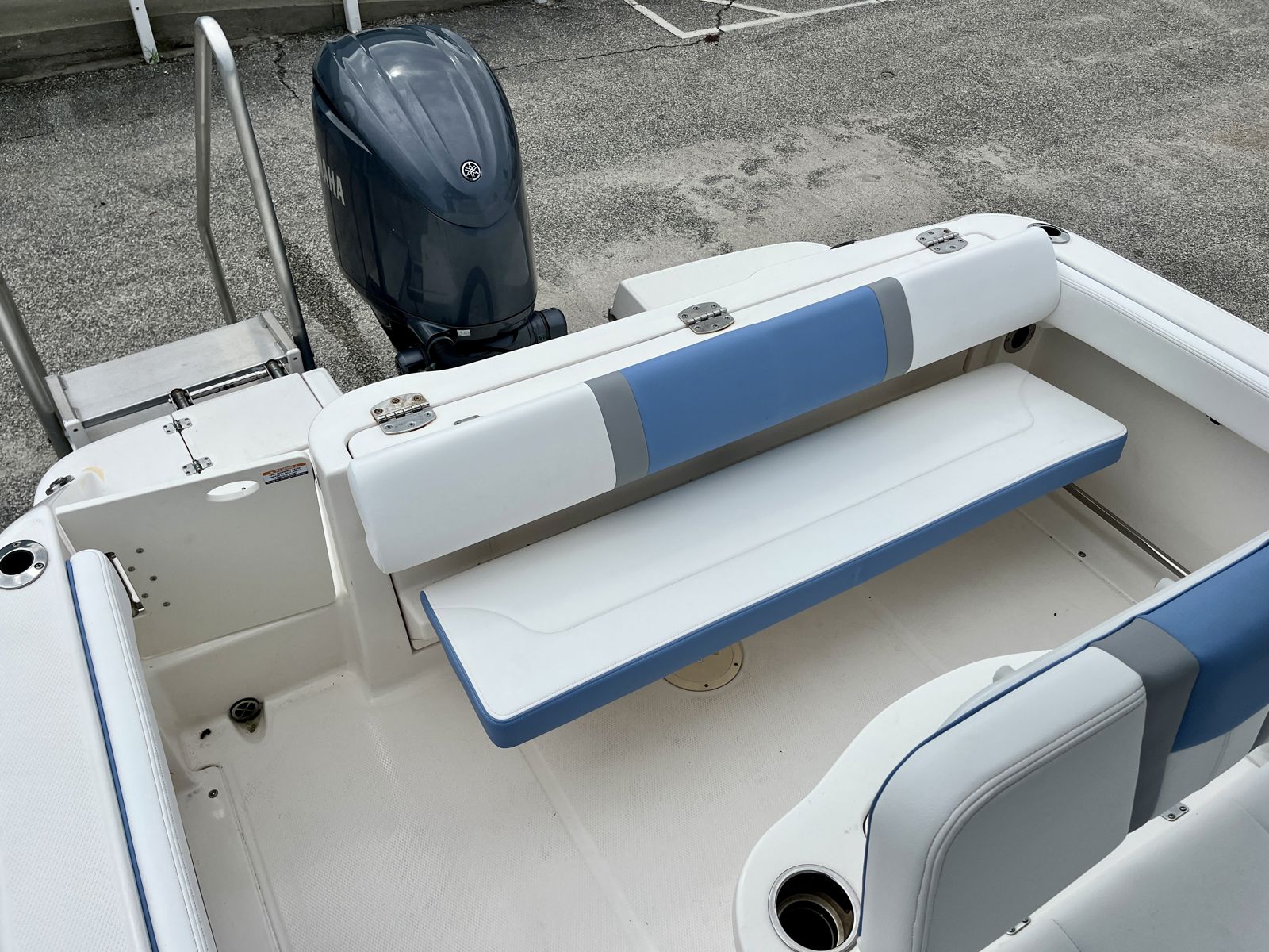 2024 Robalo r222 R222-1-10