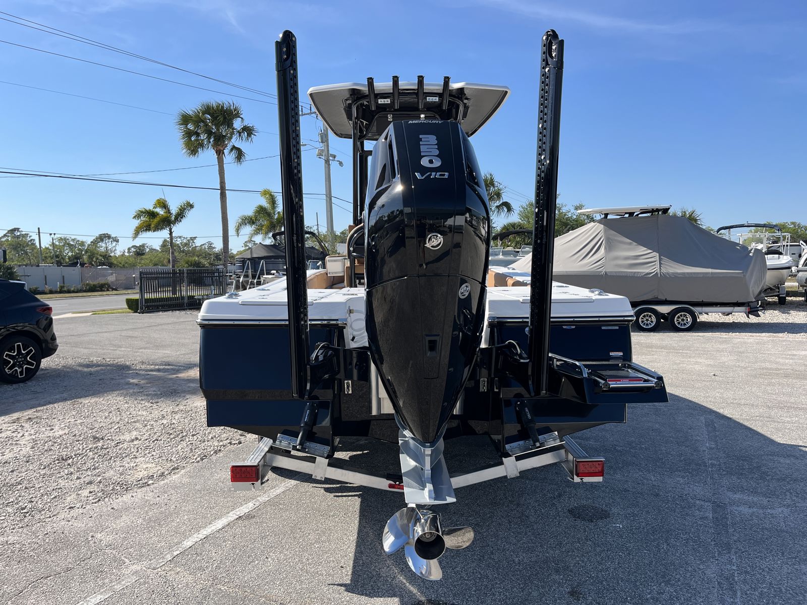2025 Robalo 246 Cayman-7