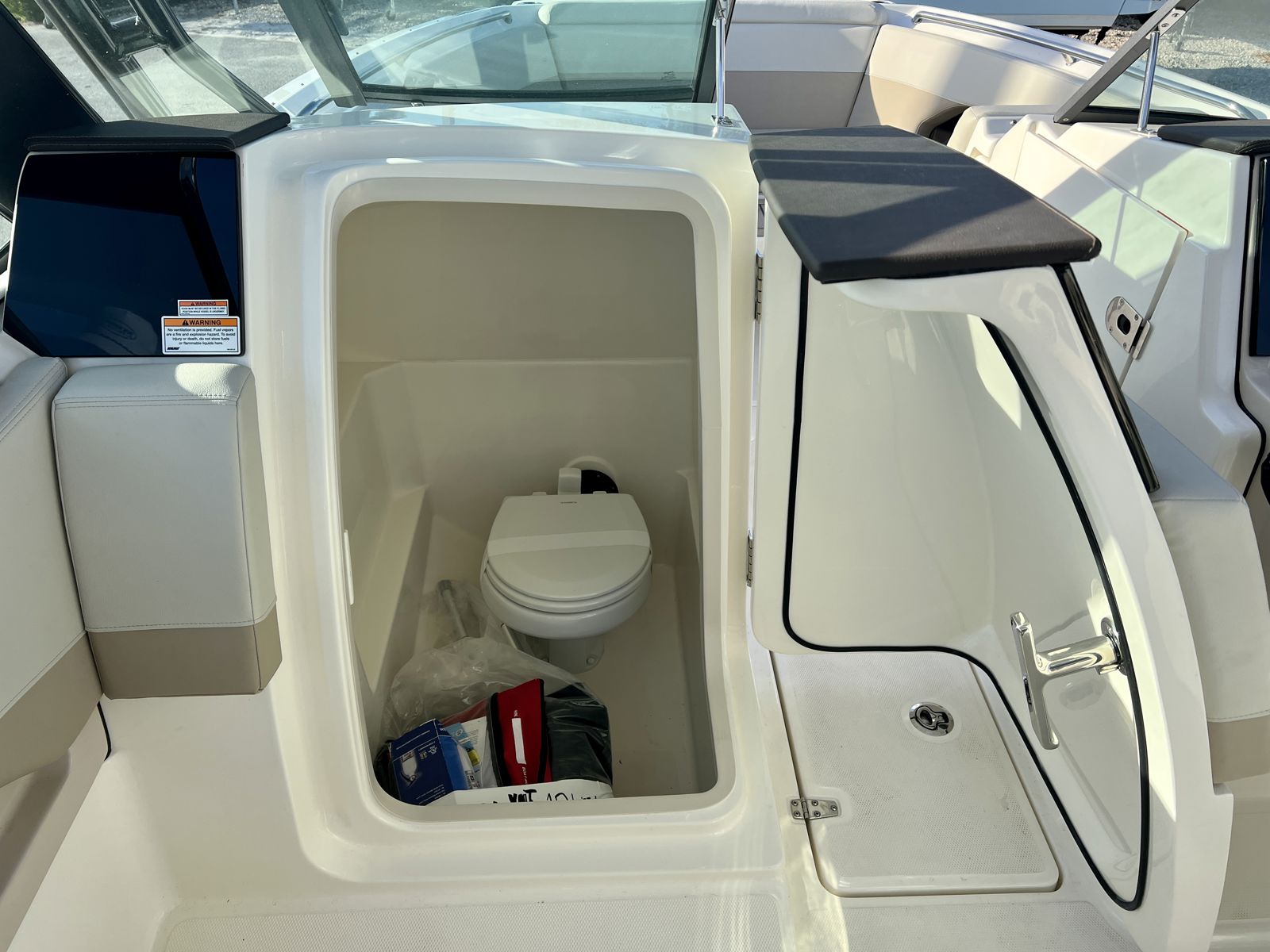 2025 Boston whaler 24VNT-17