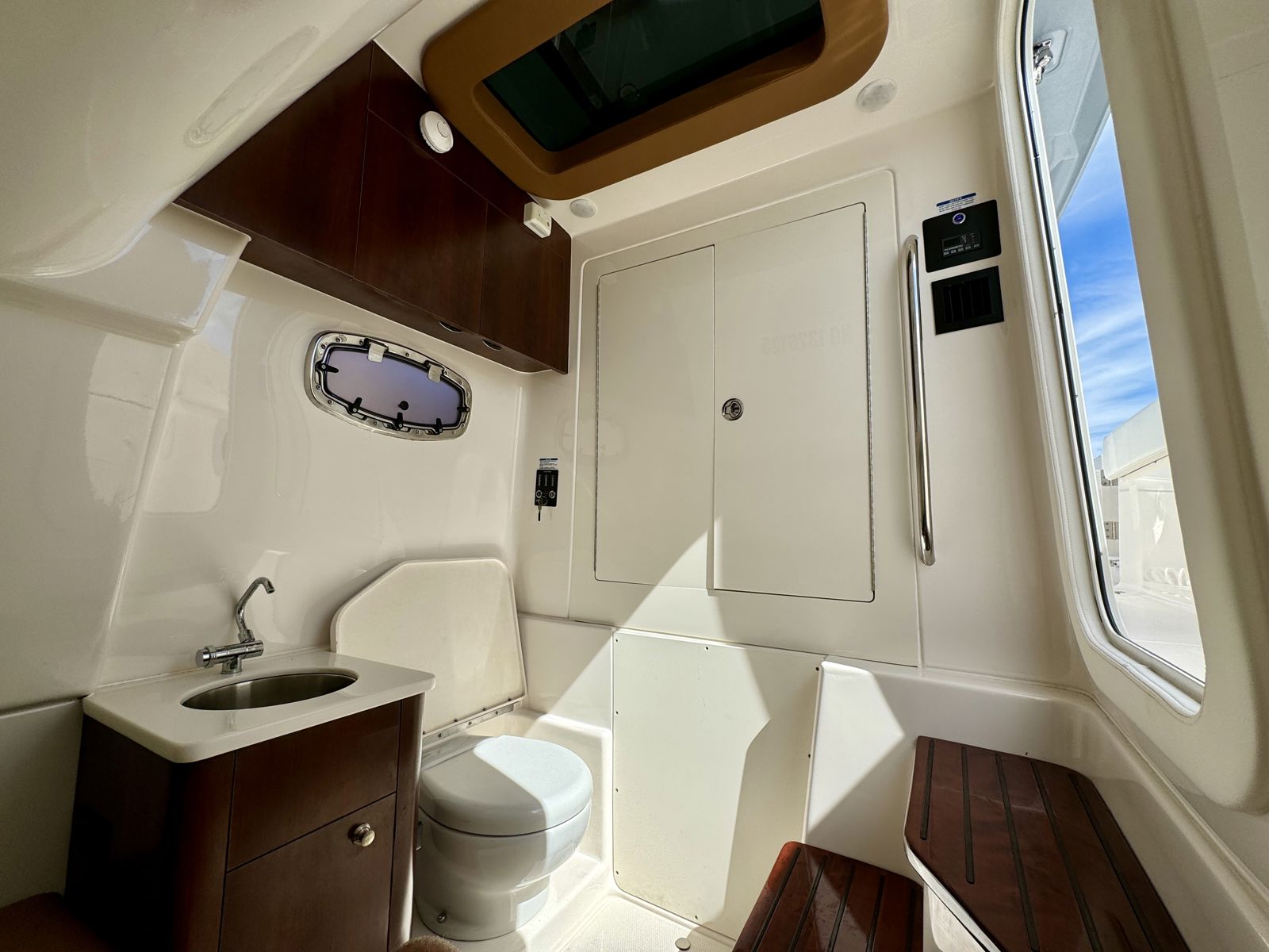 2022 Robalo R360-68