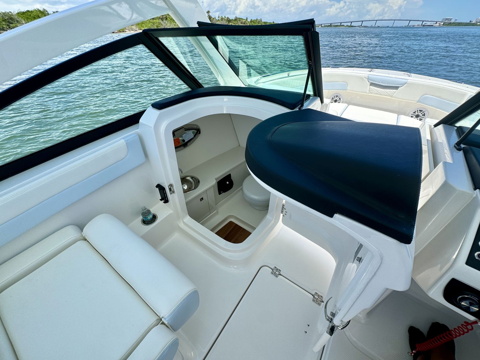 2025 Robalo R257-48