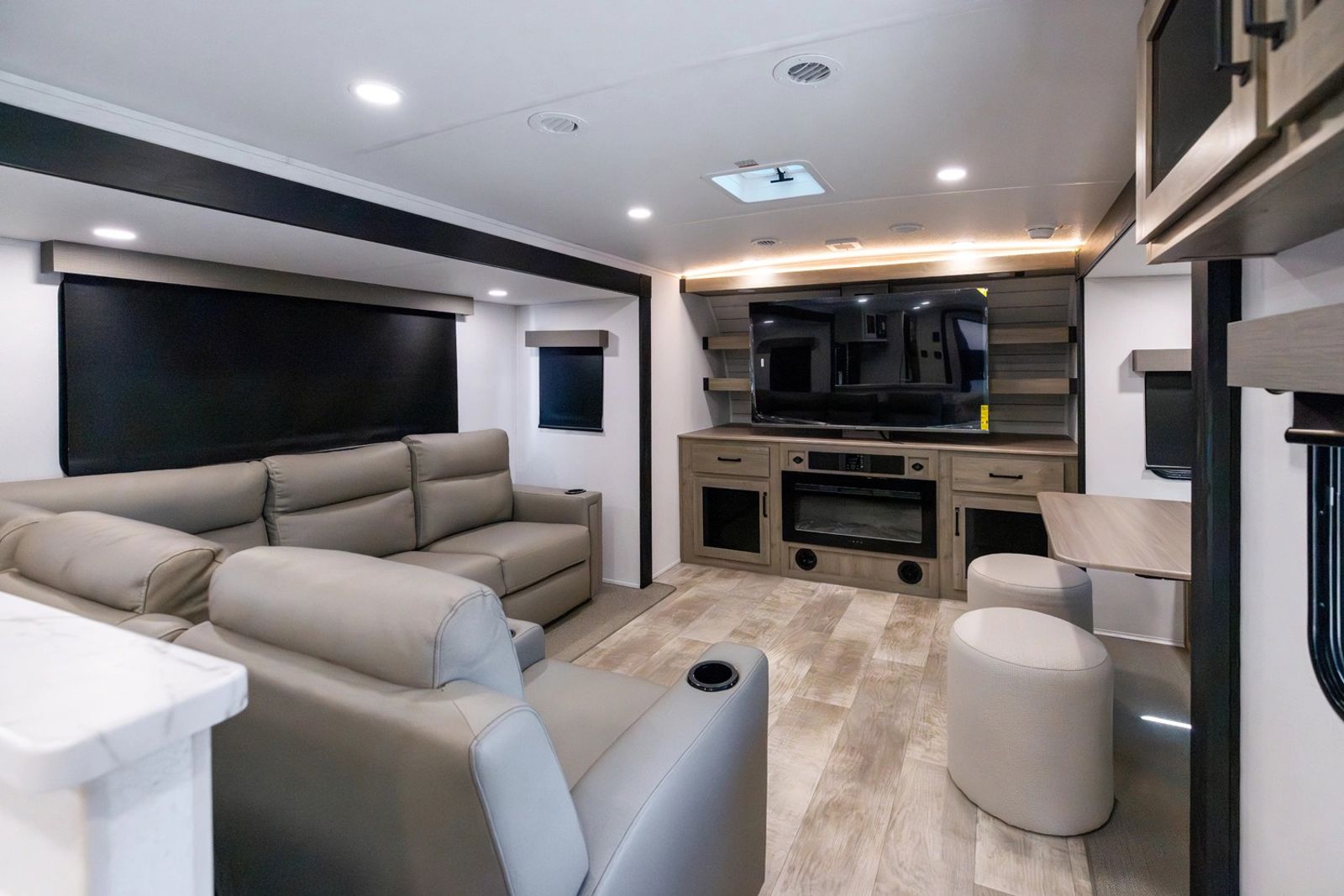 2026 Palomino Solaire 3300FLBS Travel Trailer