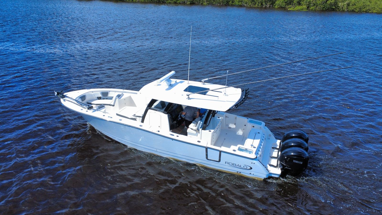 2022 Robalo R360-7