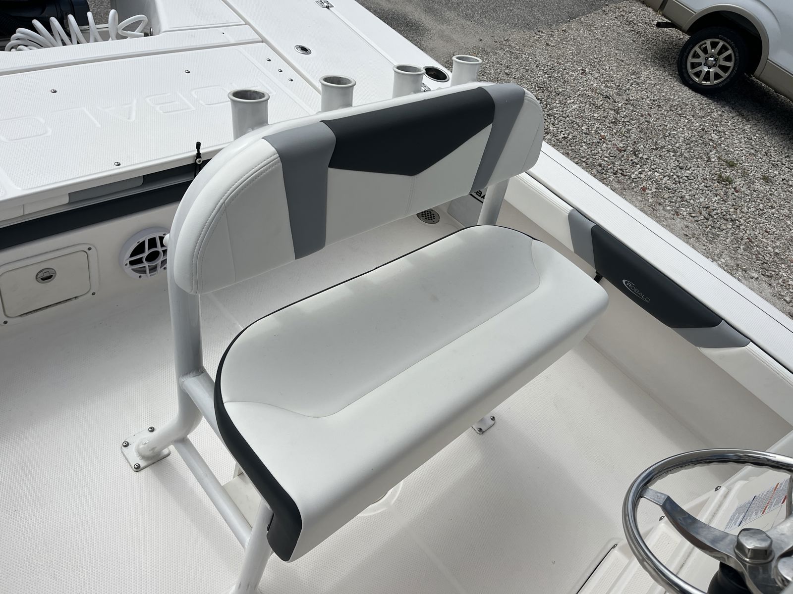 2024 Robalo 226 Cayman-11