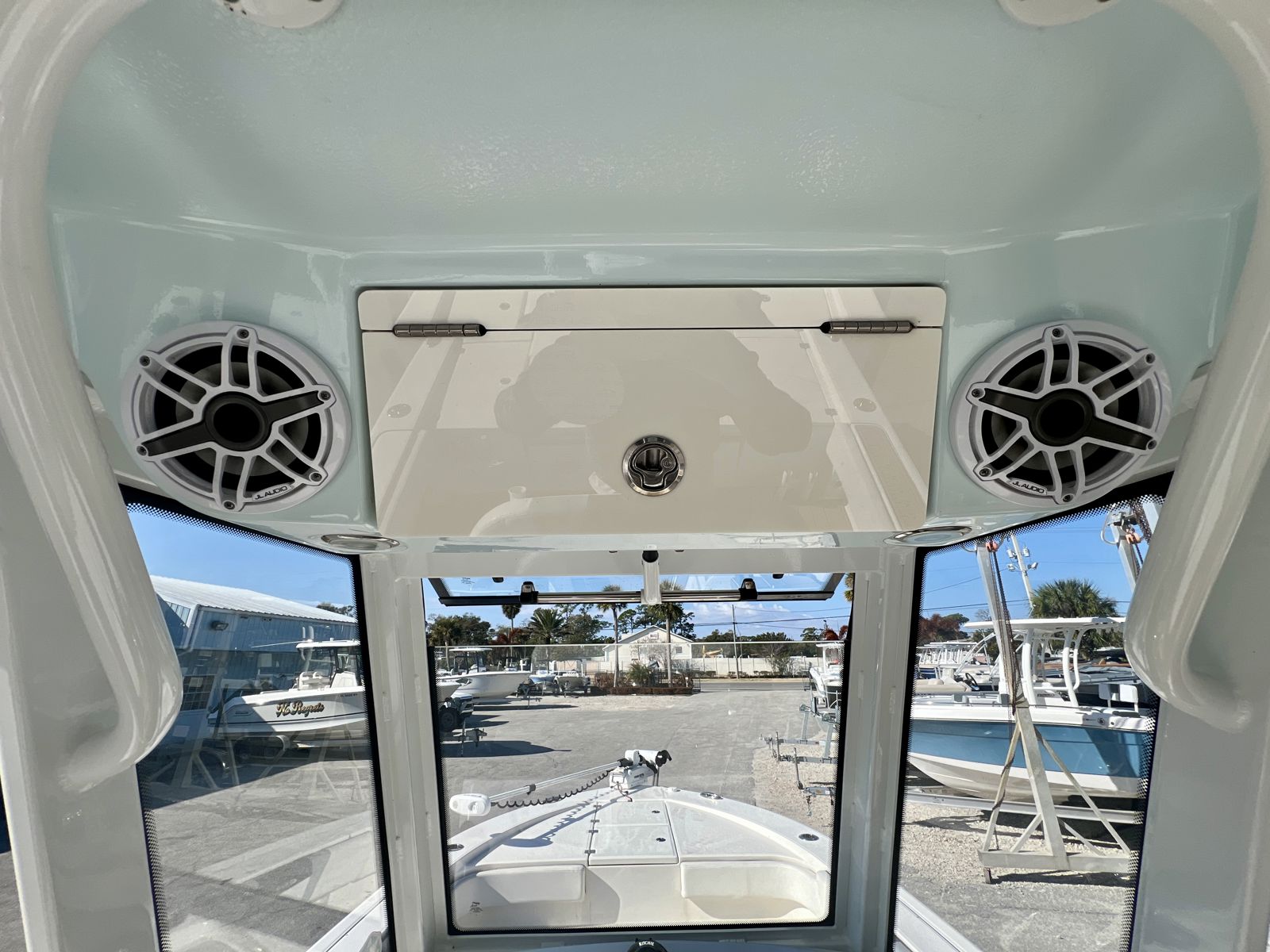 2023 Robalo 266 Cayman-14