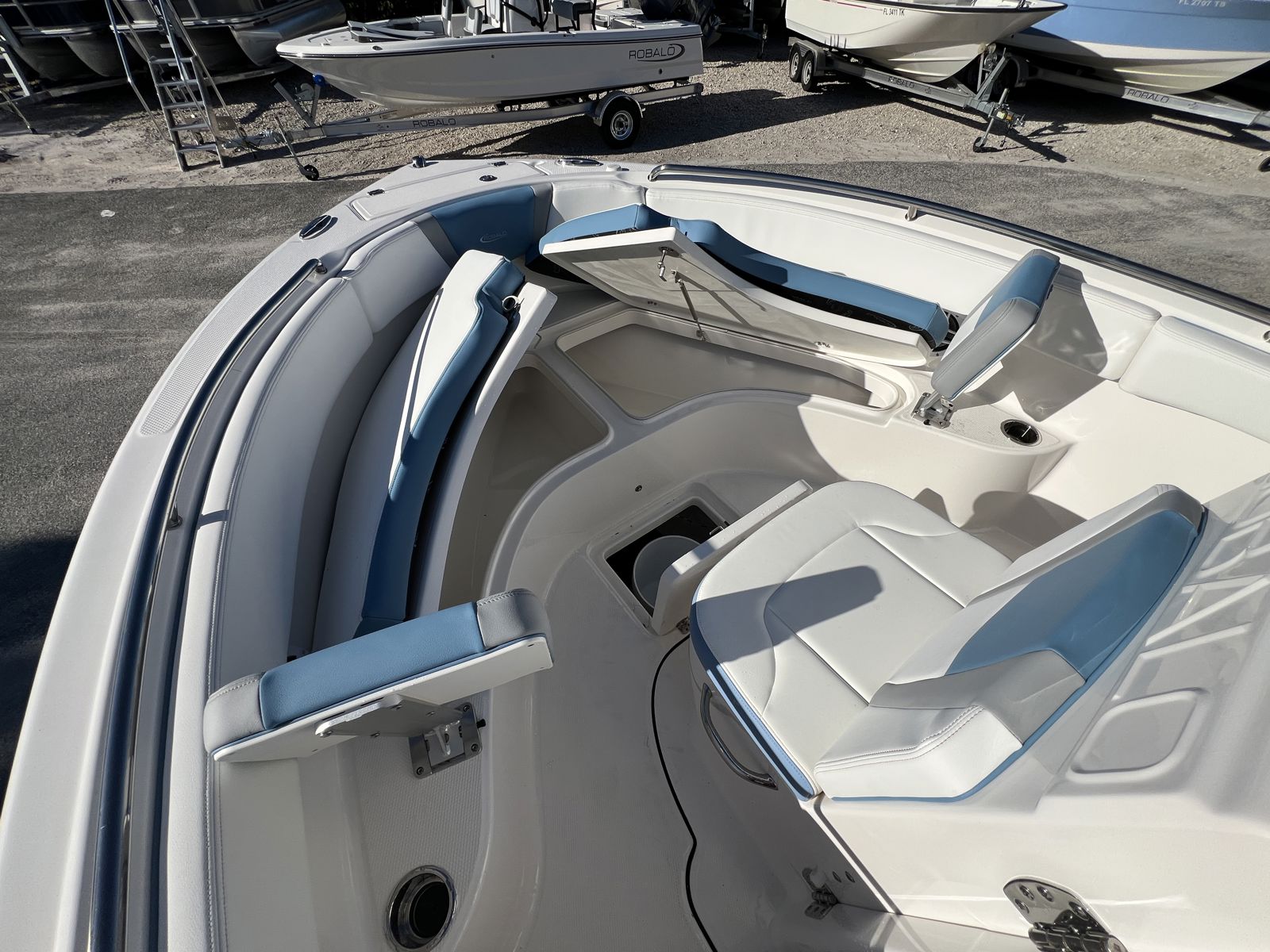 2026 Robalo R222-19