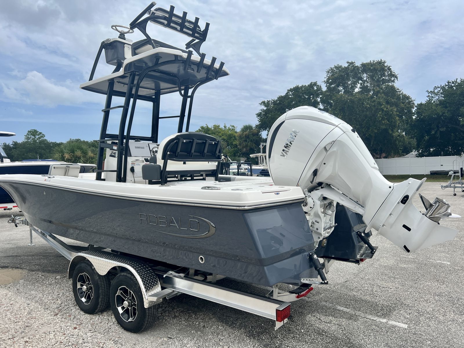 2025 Robalo 246 SD Cayman-3