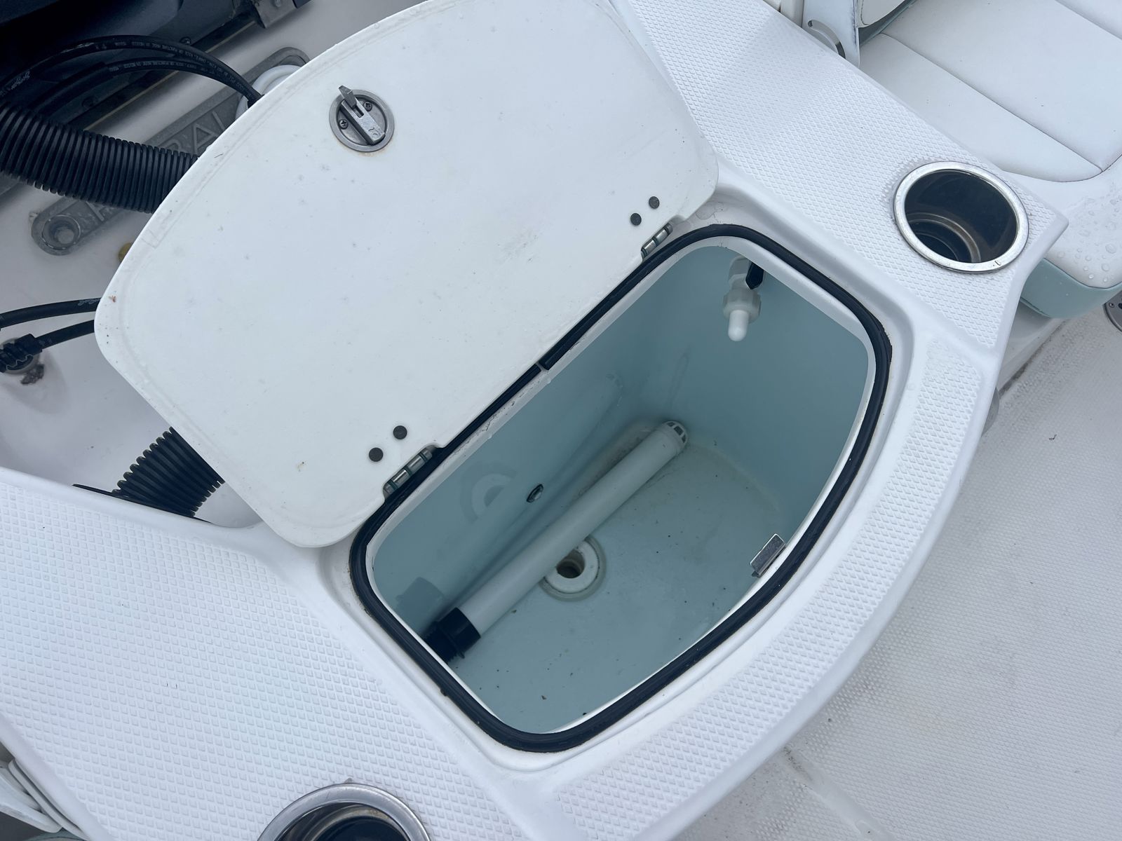 2024 Robalo 206 Cayman-16