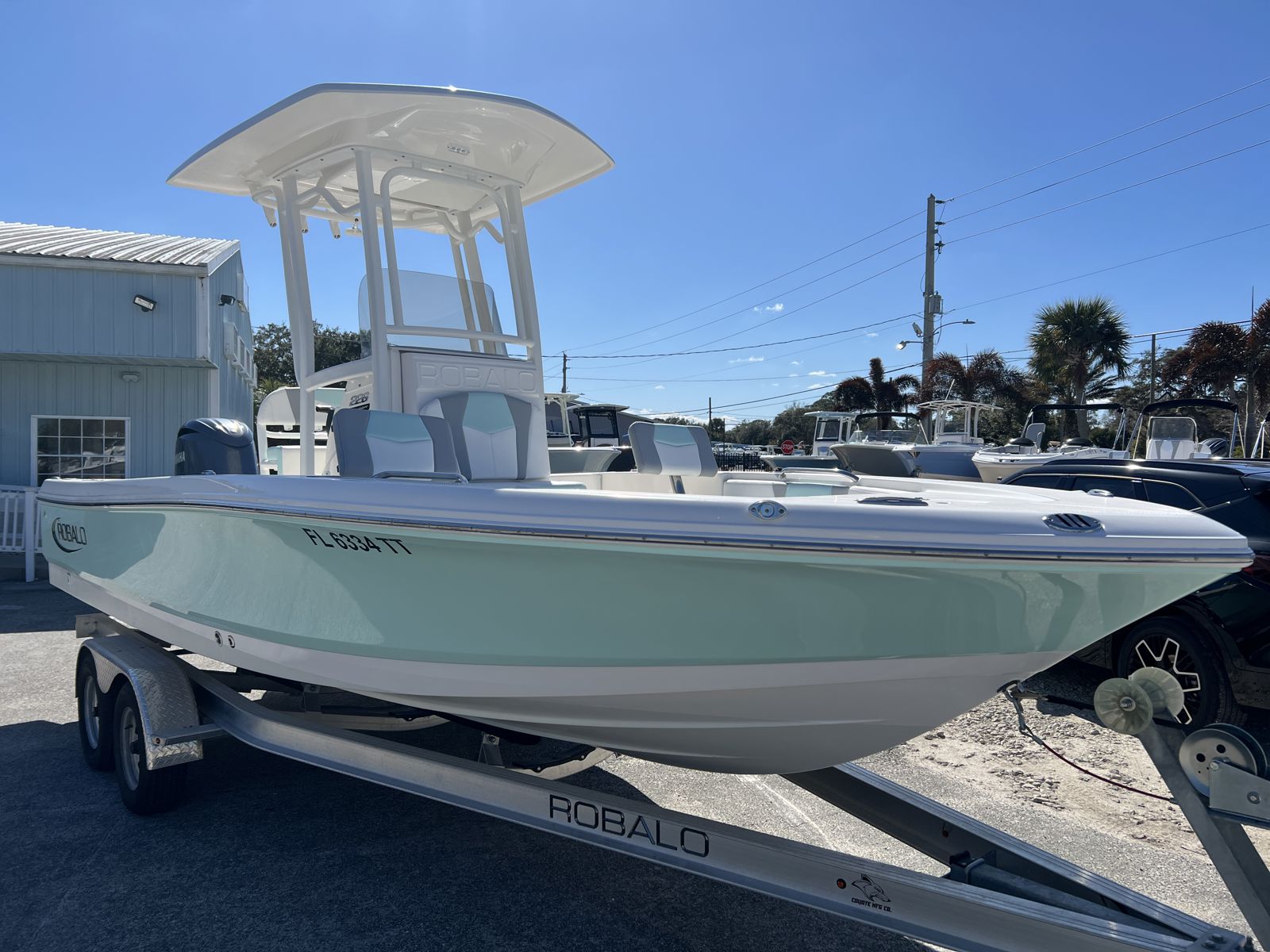 2024 Robalo 226 Cayman-2