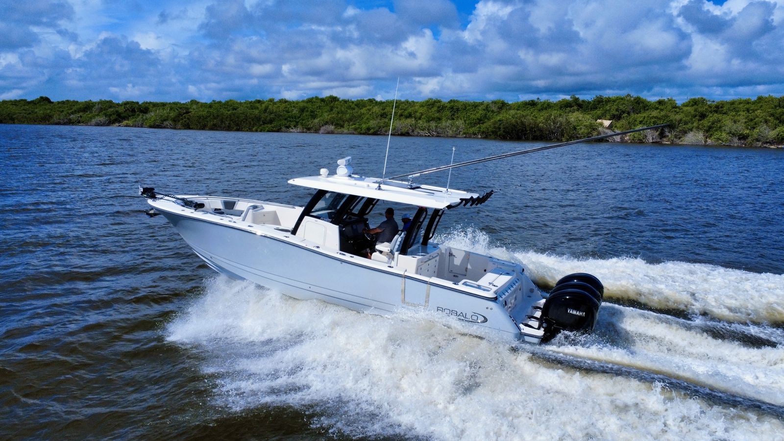 2022 Robalo R360-13