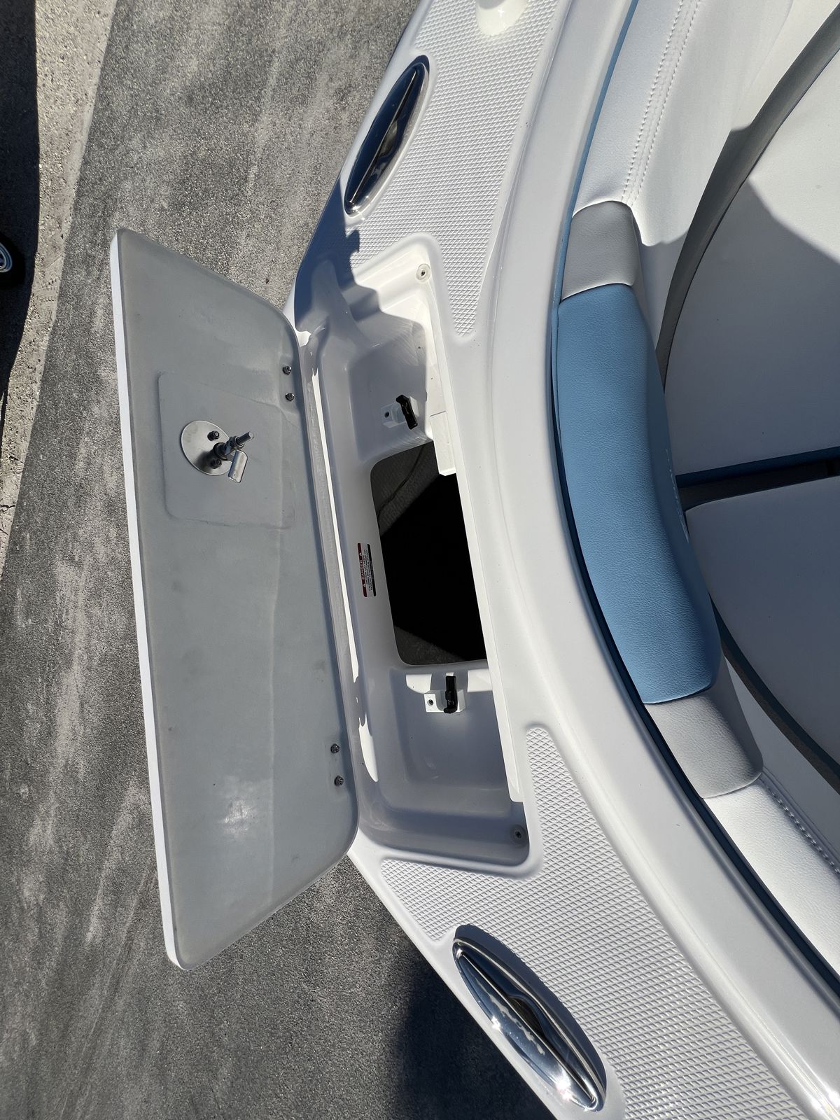2026 Robalo R222-24