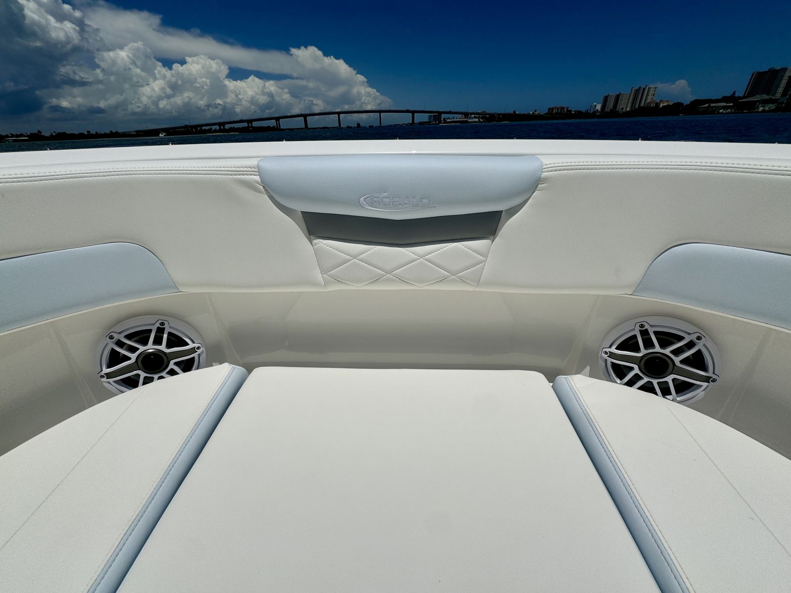 2025 Robalo R257-8