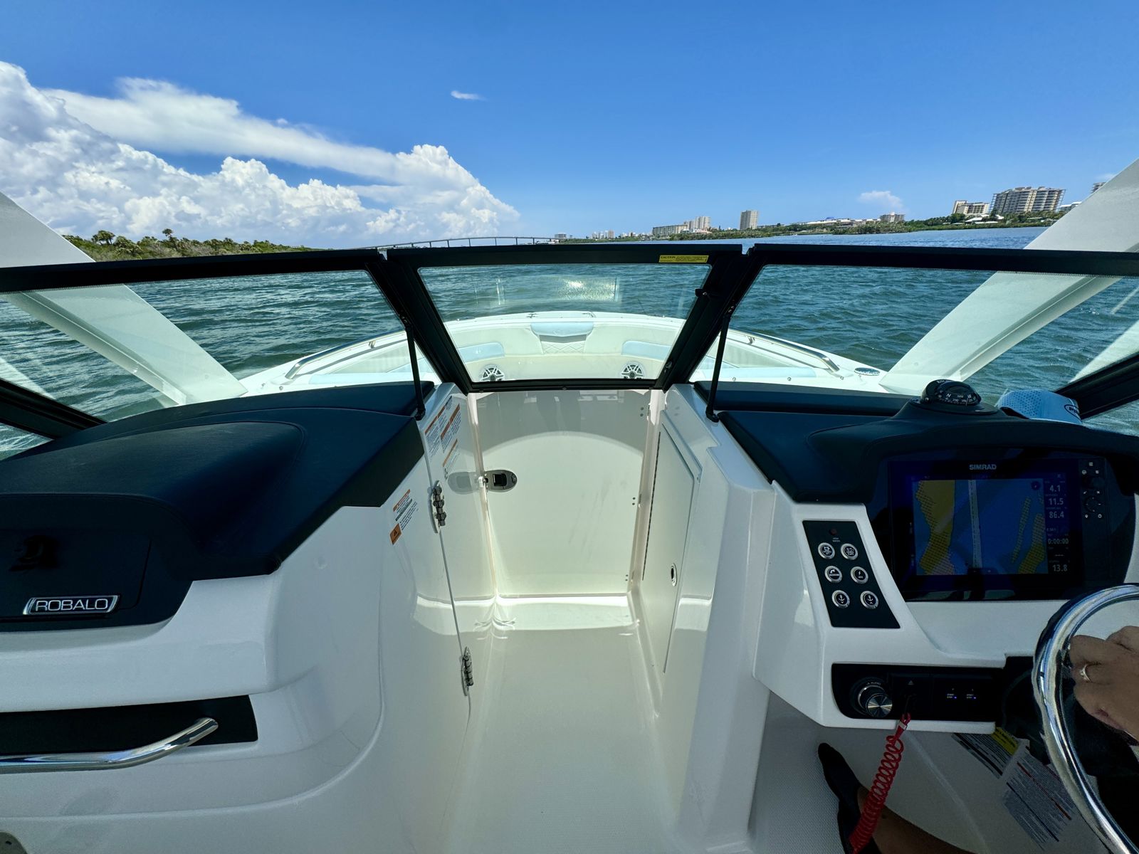 2025 Robalo R257-9